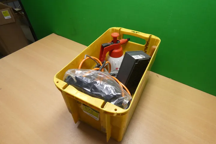 Konvolut Werkstattbedarf - Würth Drucksprüher, Trafo/Netzteil, Kabel, Werkzeug-Kleinteile ohne Kiste
